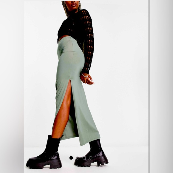 Ribbed midaxi skirt in khaki. - Picture 1 of 3